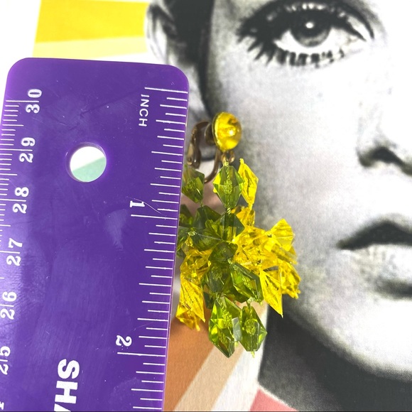 Vintage plastic sparkle starburst beaded earrings - Picture 2 of 3